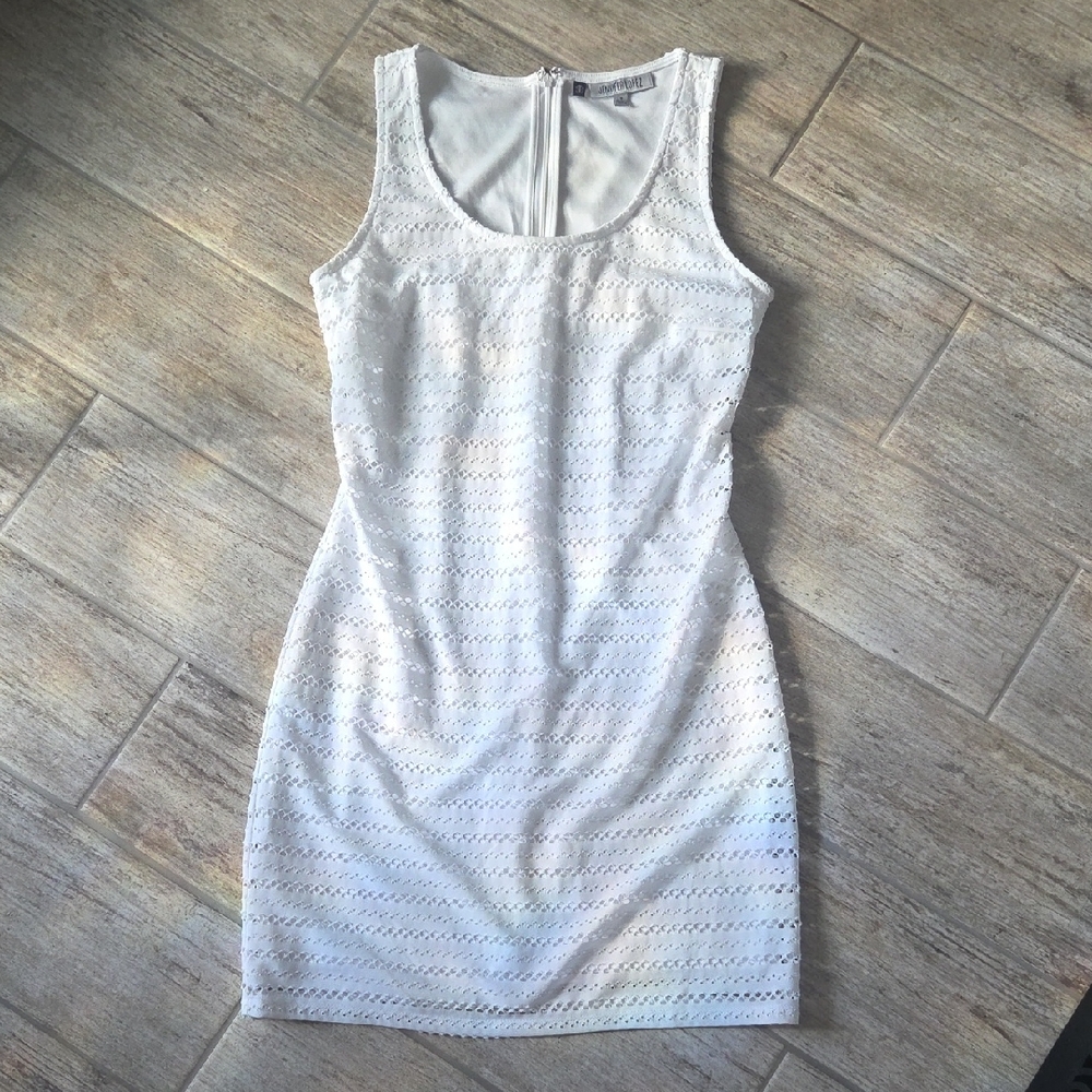 Jennifer Lopez White Sleeveless Lace Mini Dress